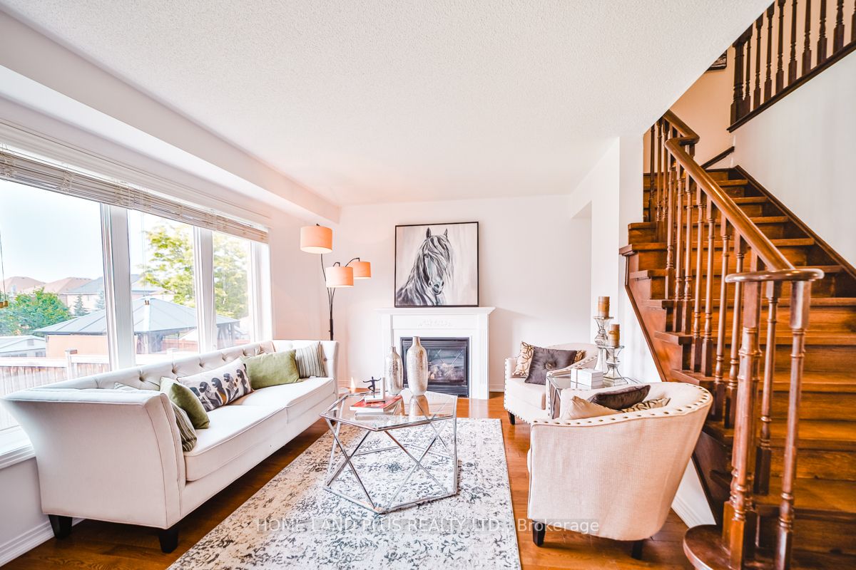 327 Dowson Loop
