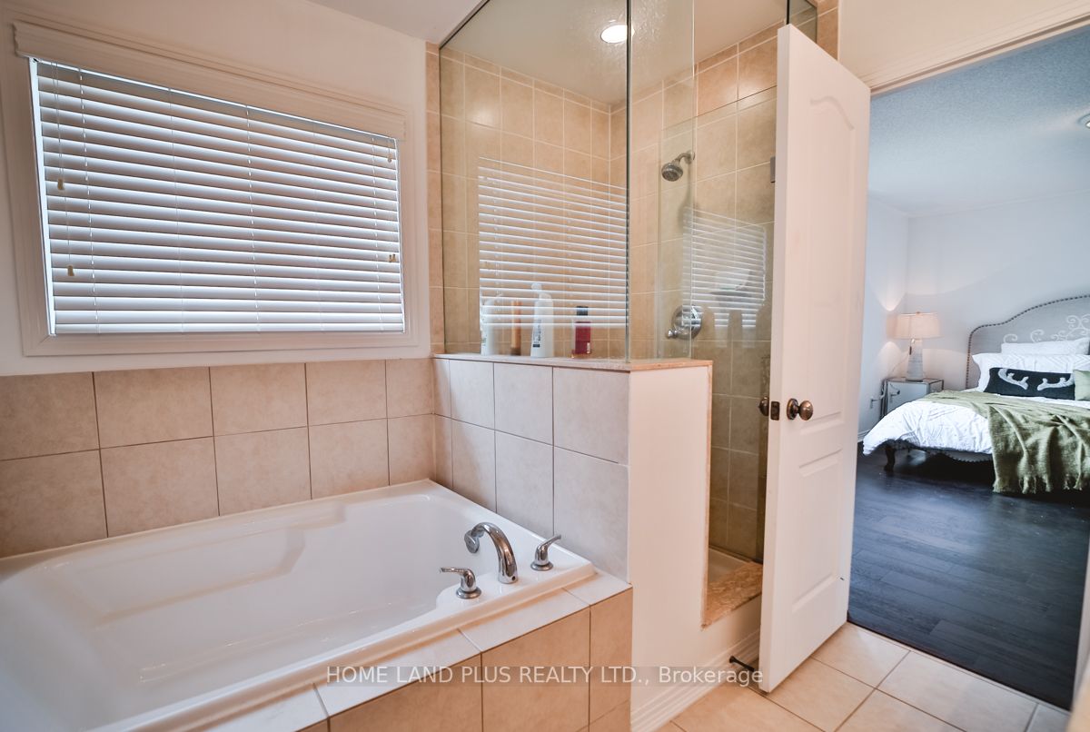 327 Dowson Loop