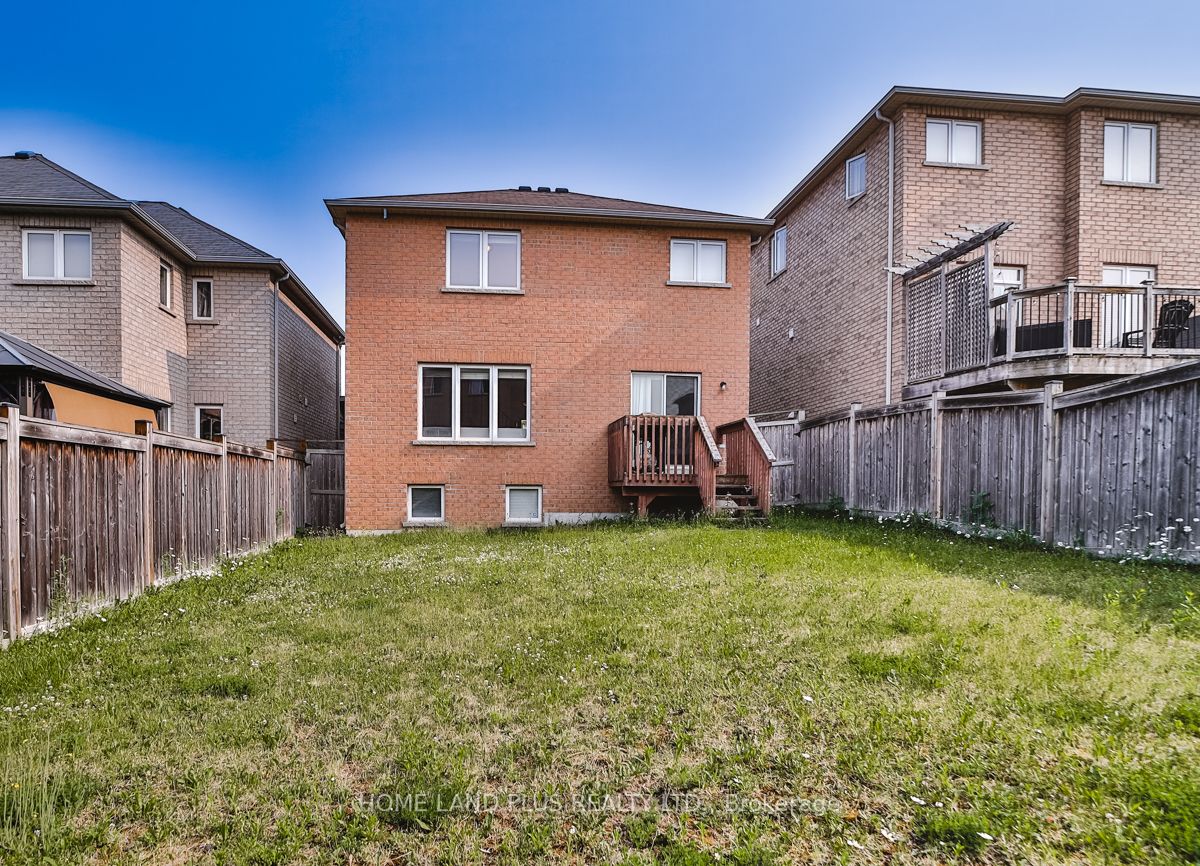 327 Dowson Loop