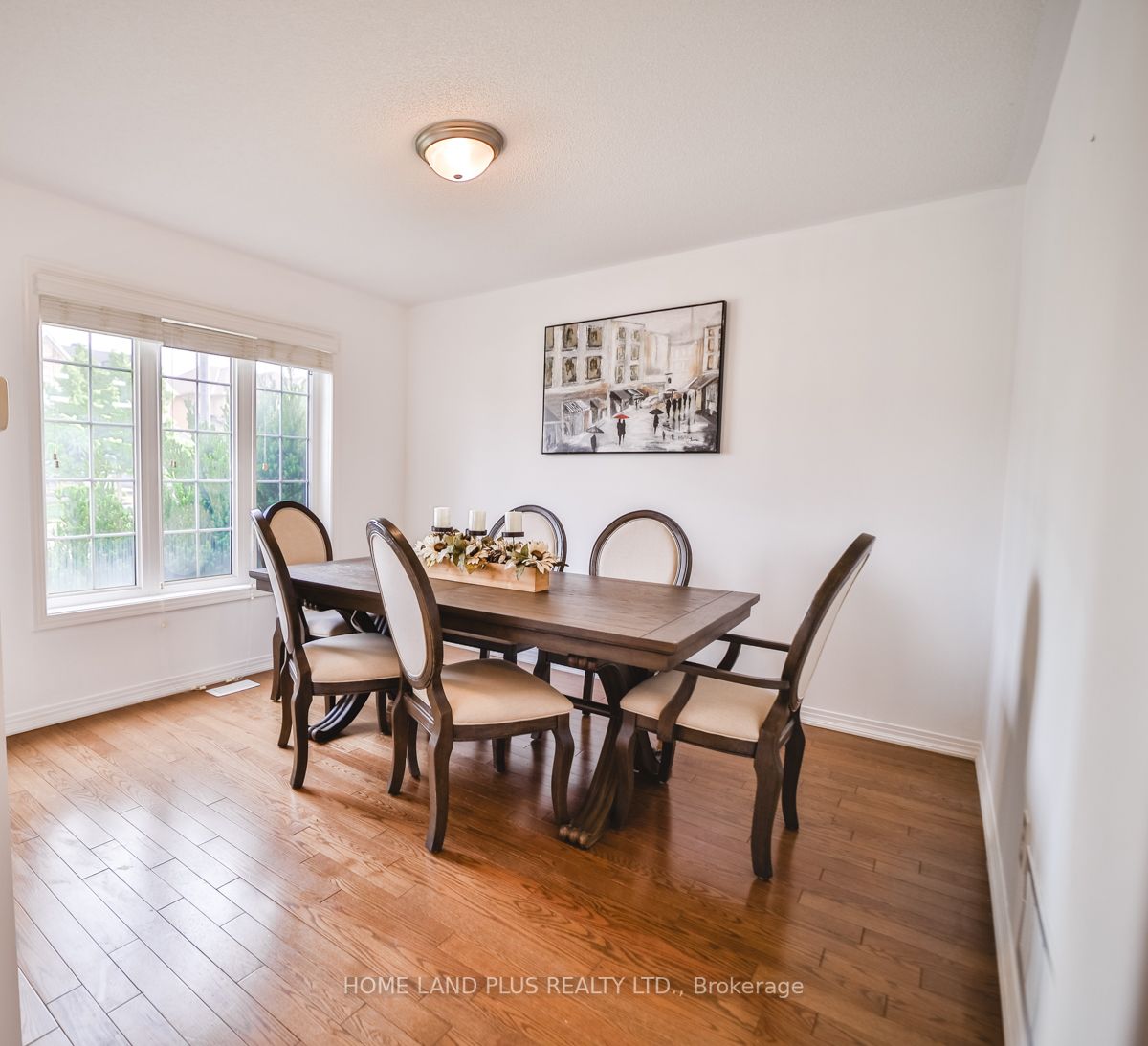 327 Dowson Loop