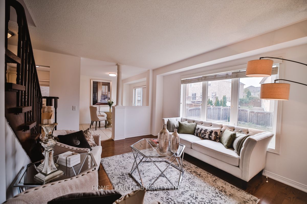 327 Dowson Loop