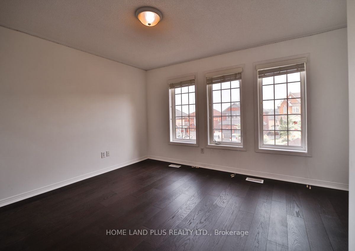 327 Dowson Loop