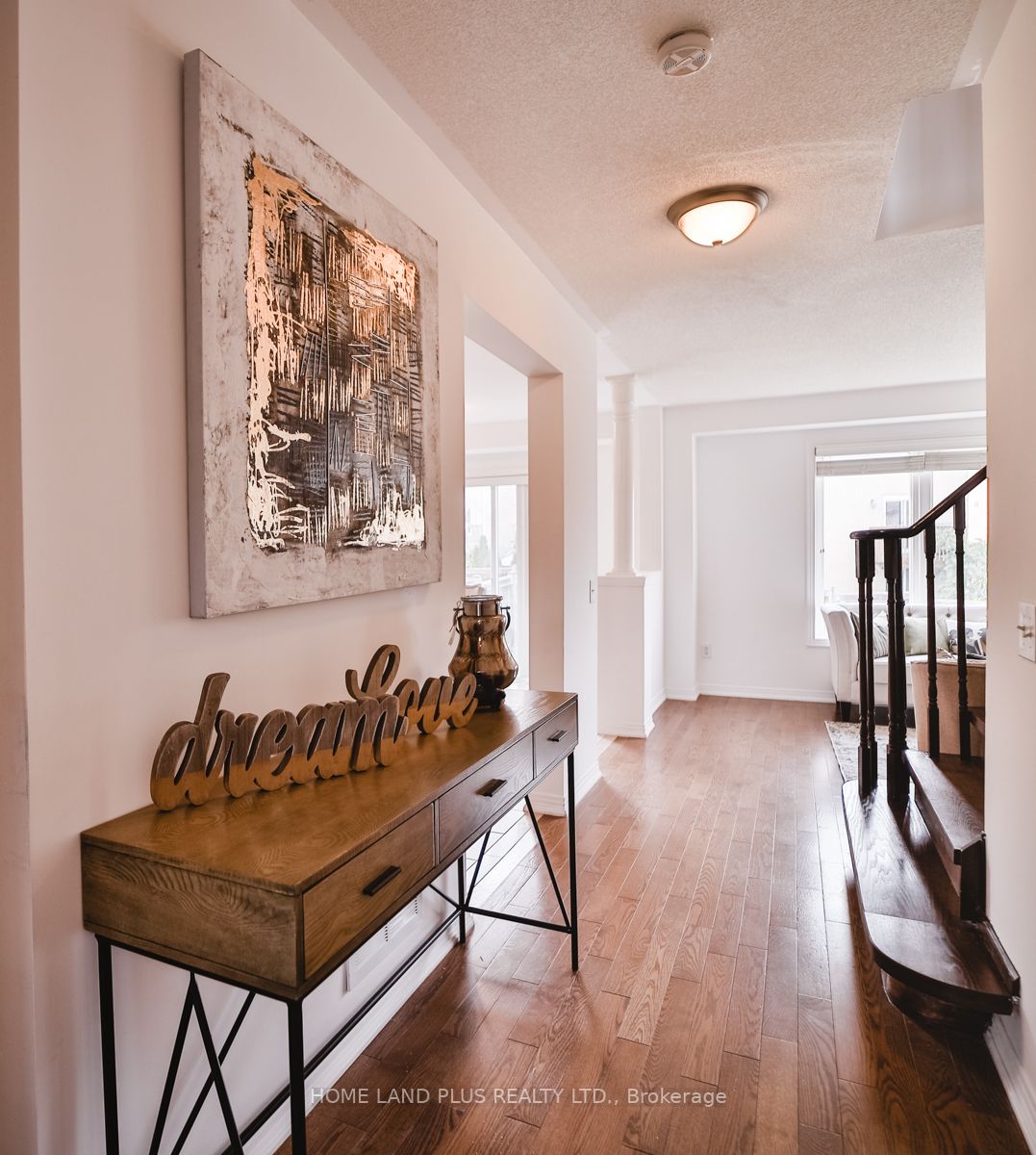 327 Dowson Loop