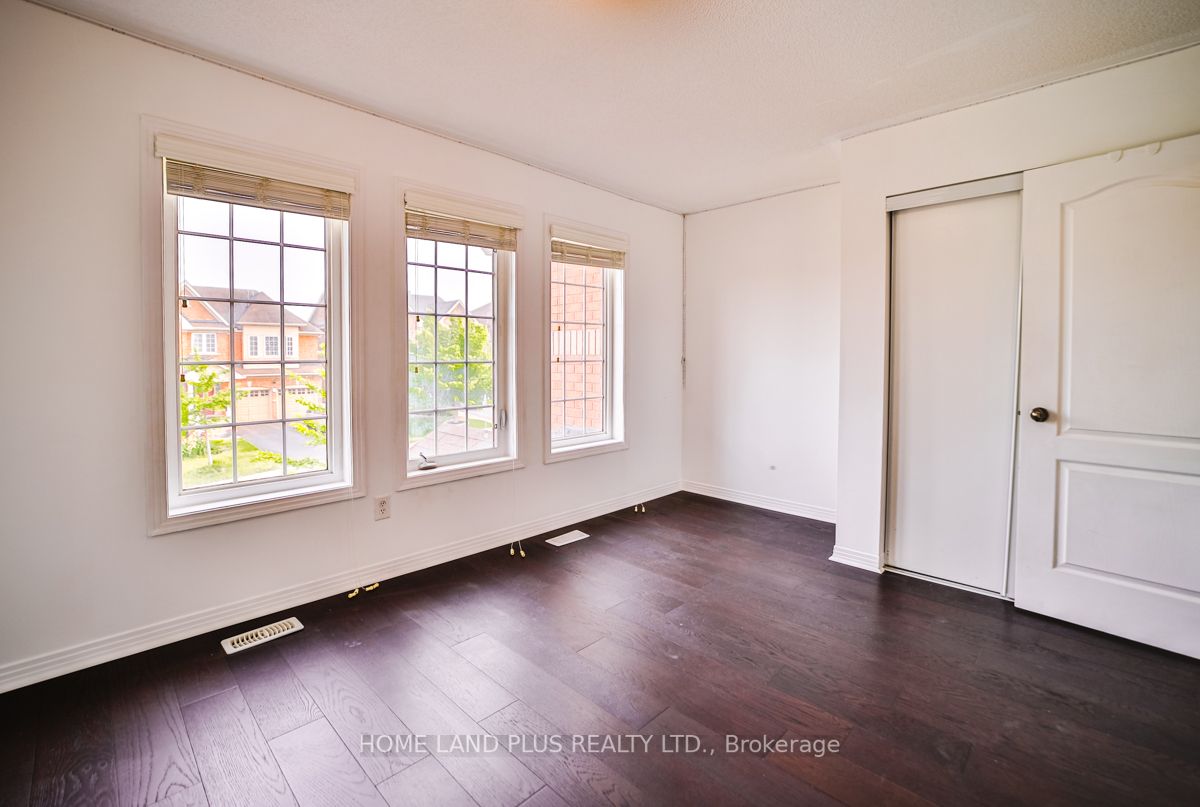 327 Dowson Loop