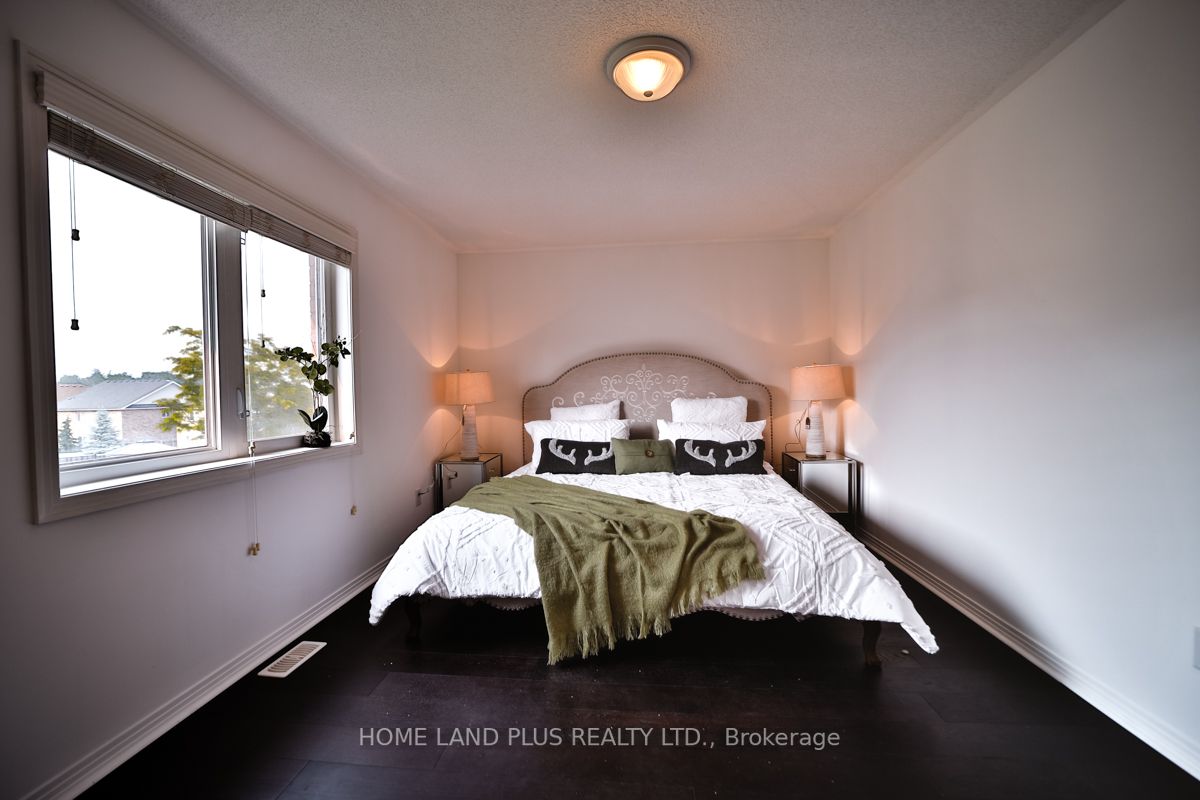 327 Dowson Loop