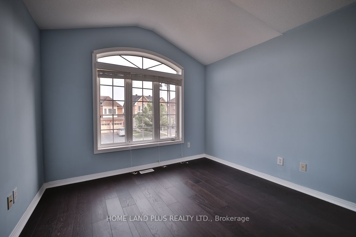 327 Dowson Loop