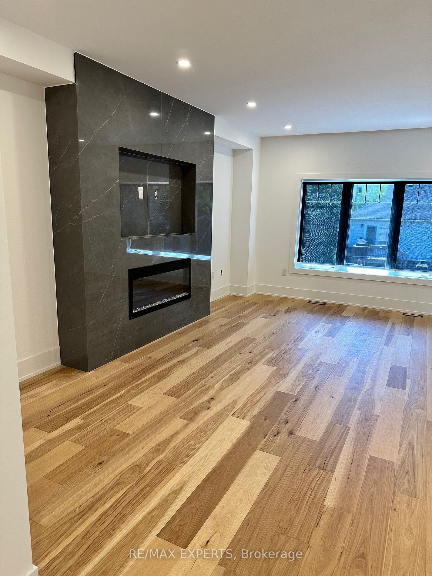 2A CENTRE Street E