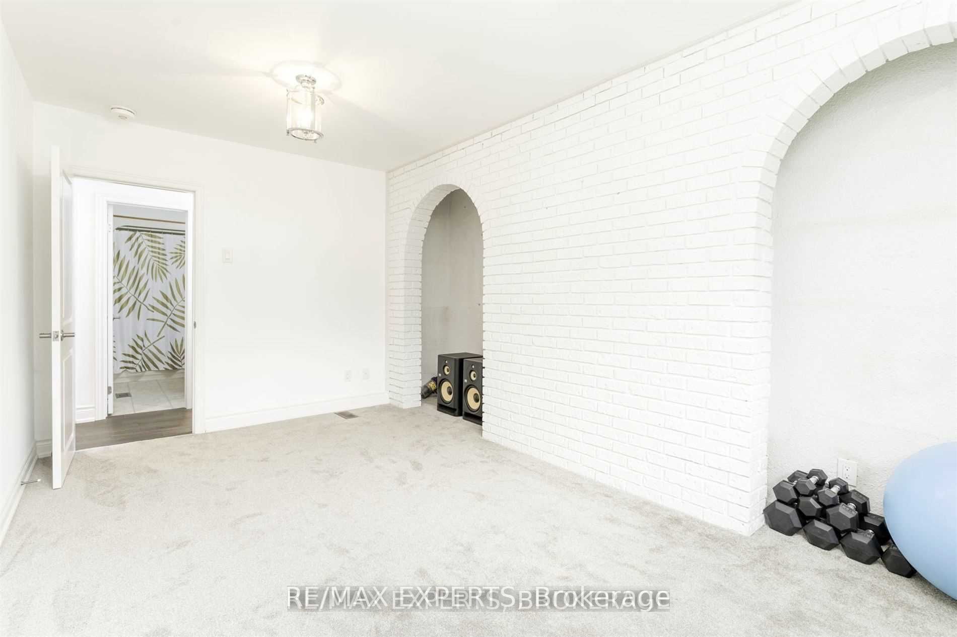 967 Gilmore Ave