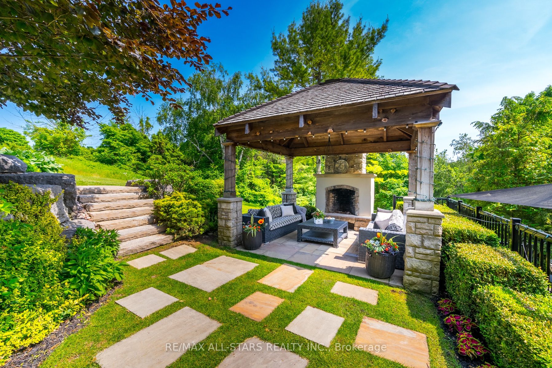 15 Earl Cook Dr