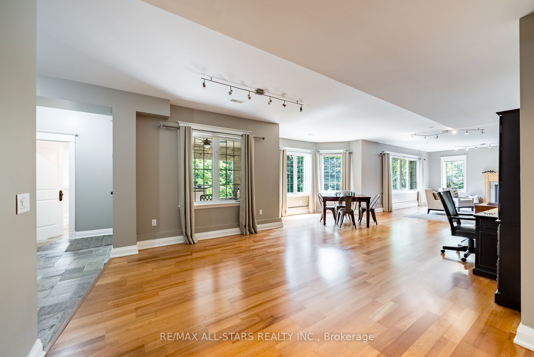 15 Earl Cook Dr
