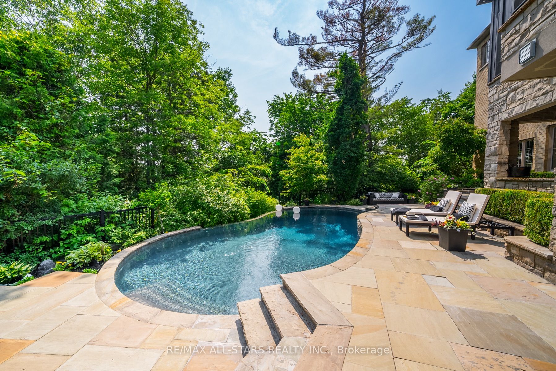 15 Earl Cook Dr