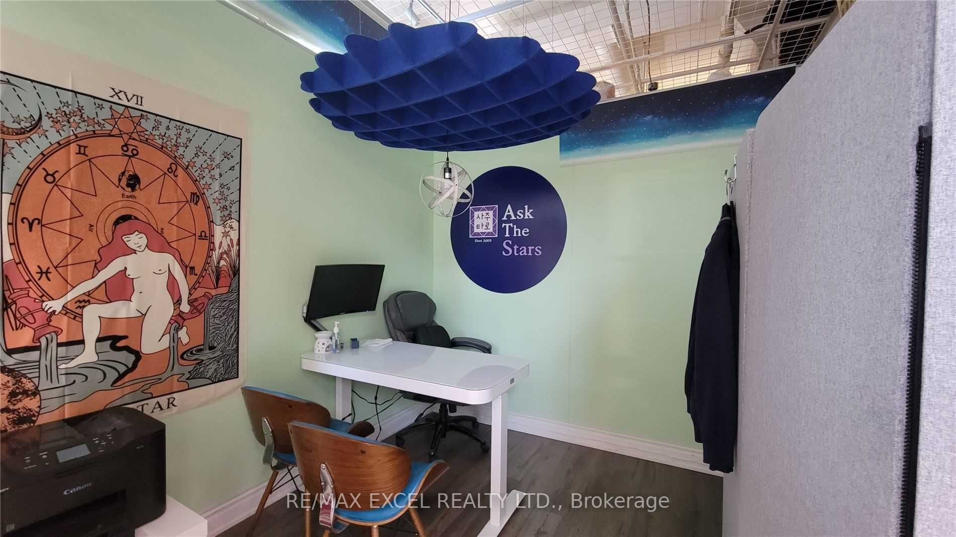 7181 Yonge St, #282