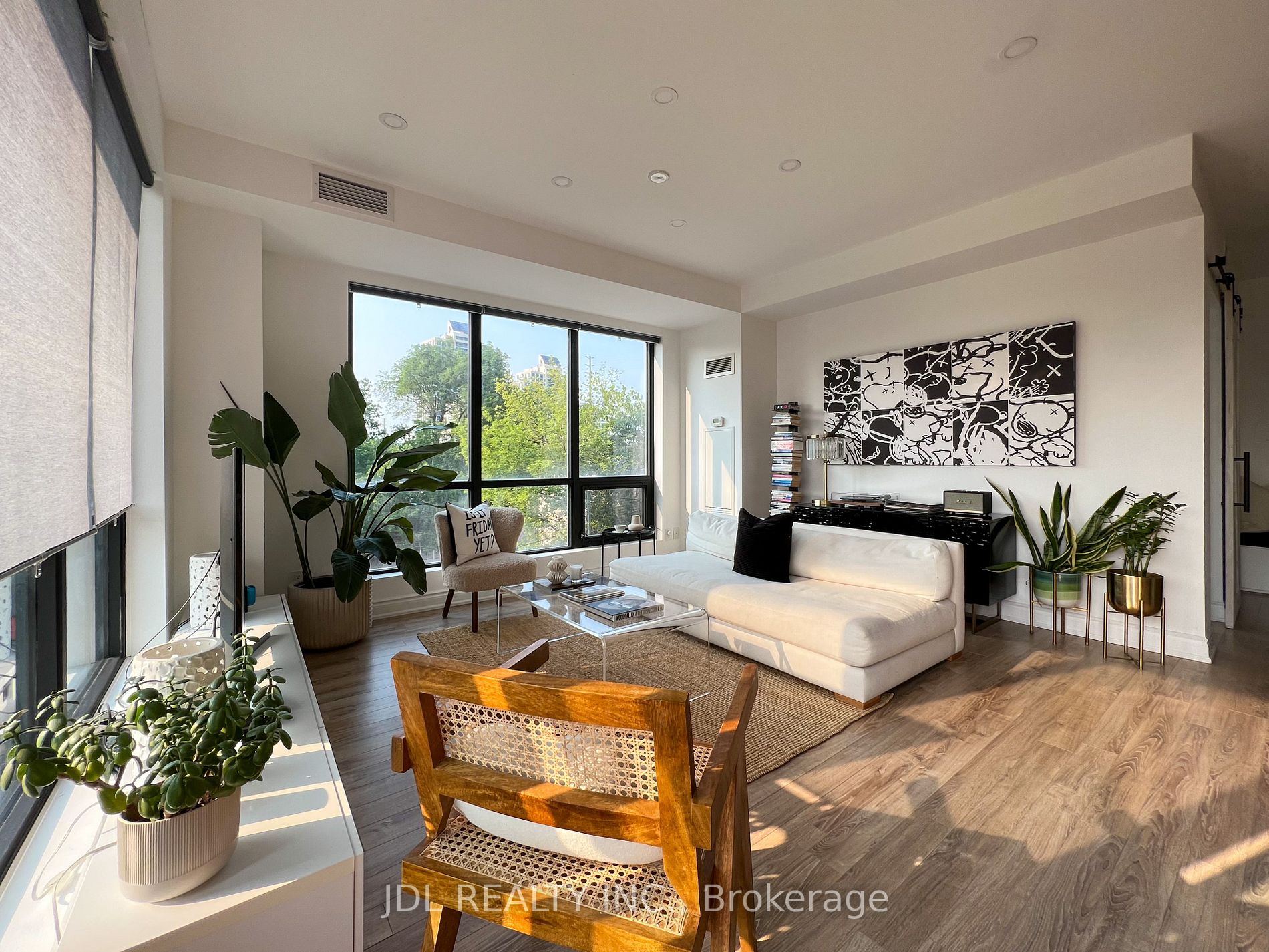 9090 Yonge St, #202B