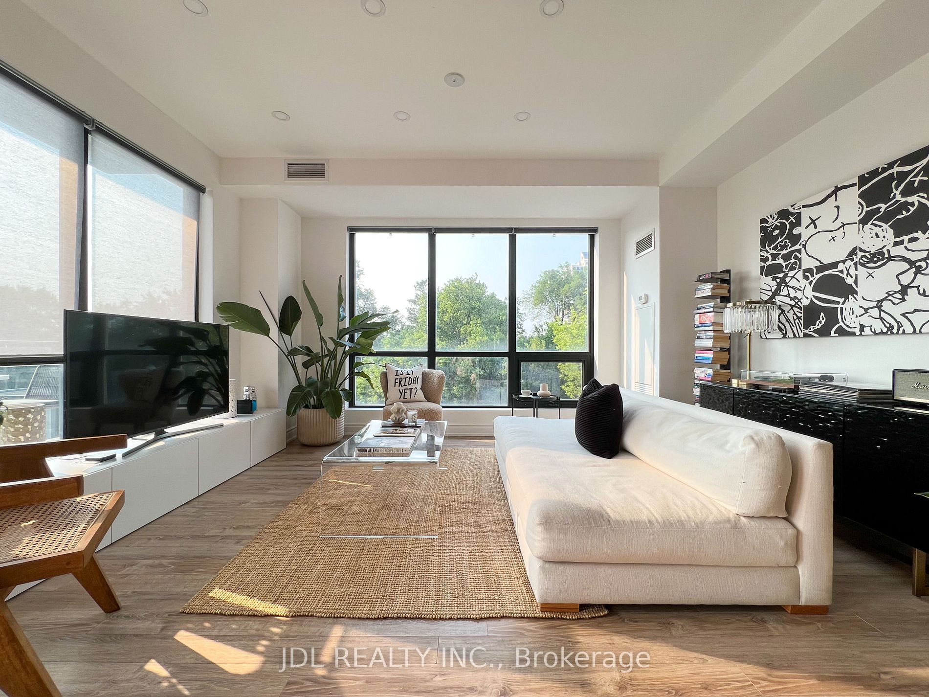 9090 Yonge St, #202B