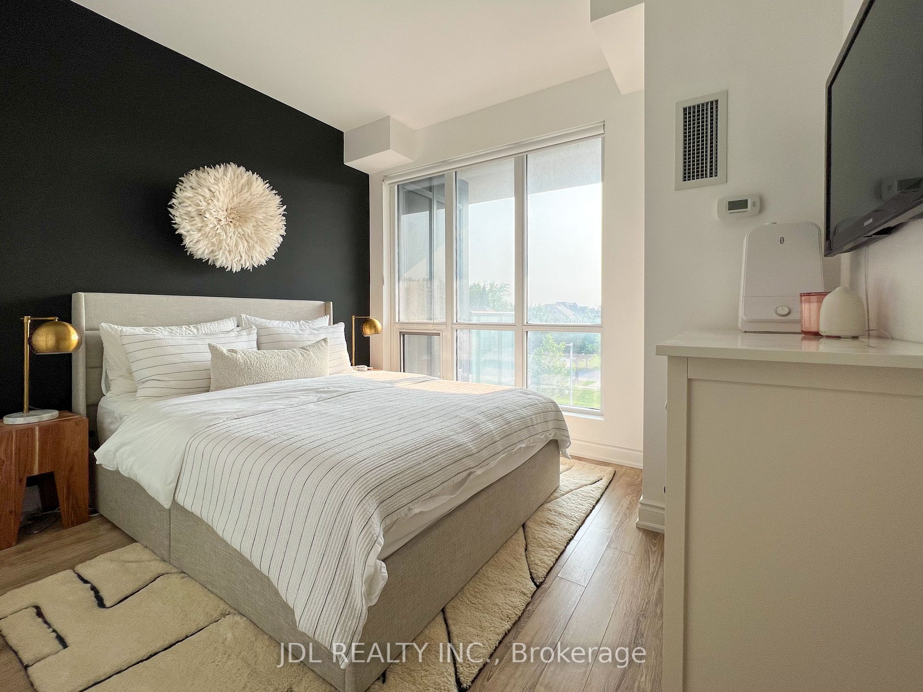 9090 Yonge St, #202B