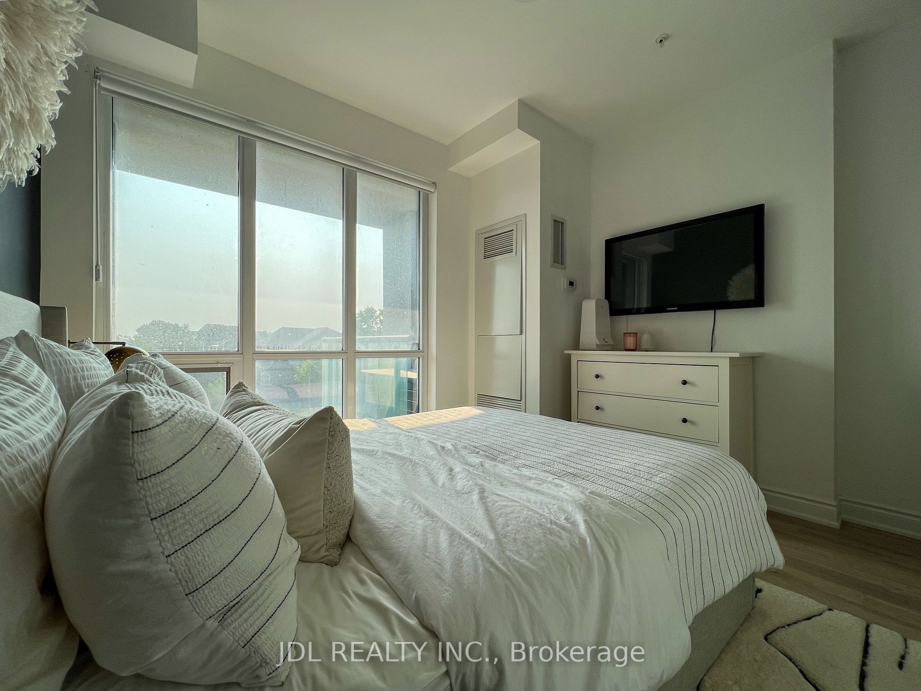 9090 Yonge St, #202B