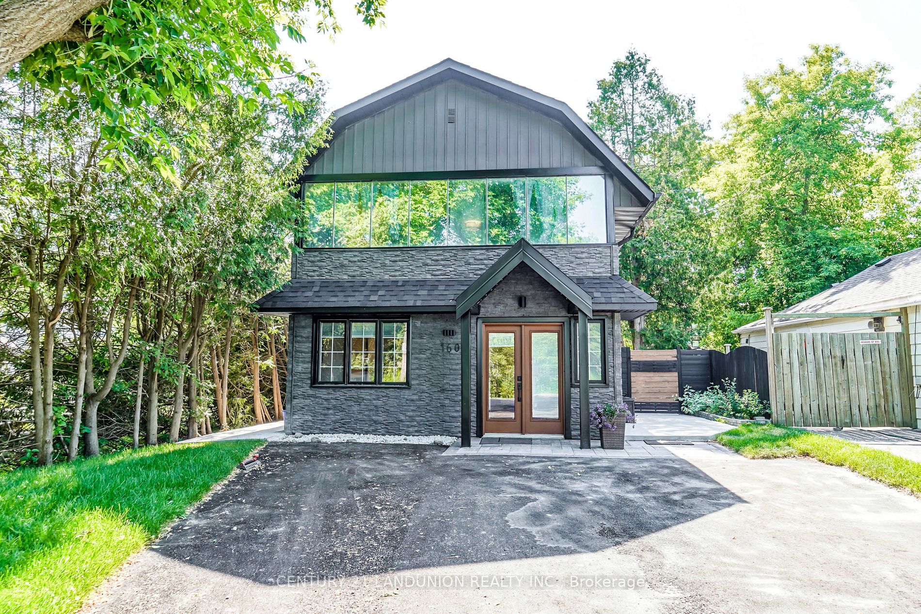 160 Olde Bayview Avenue