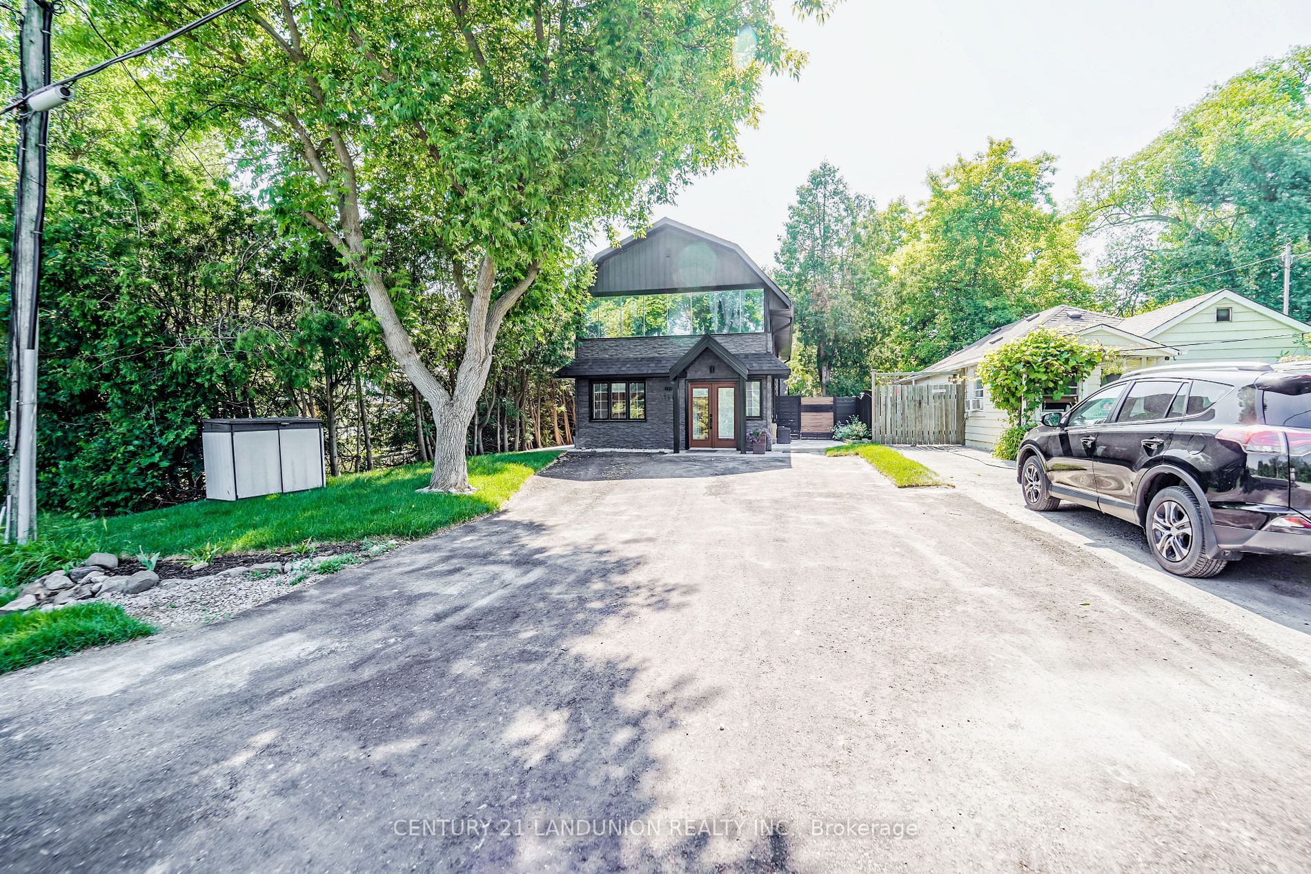 160 Olde Bayview Avenue