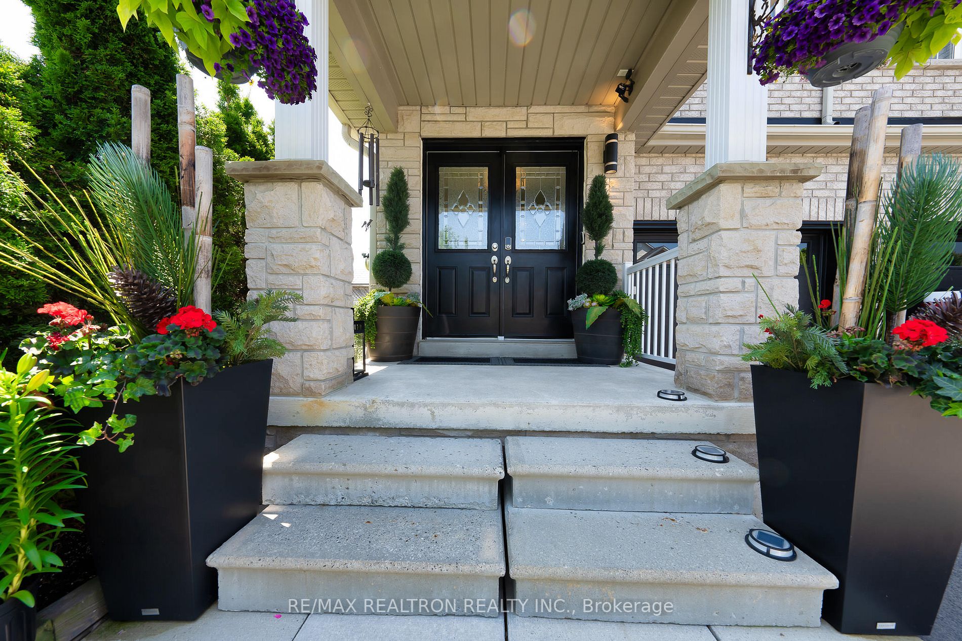 94 Merton St