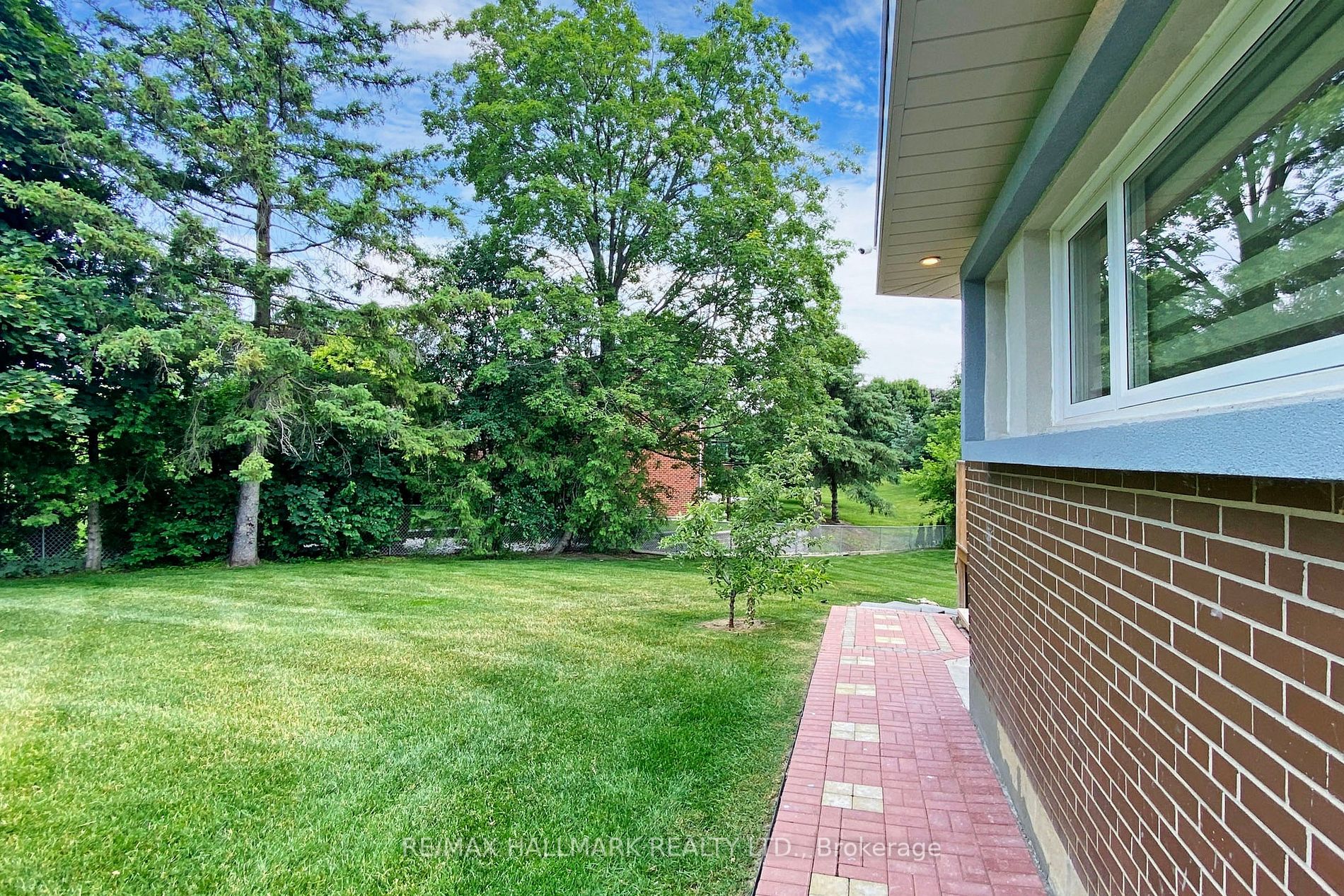 115 Lynwood Cres