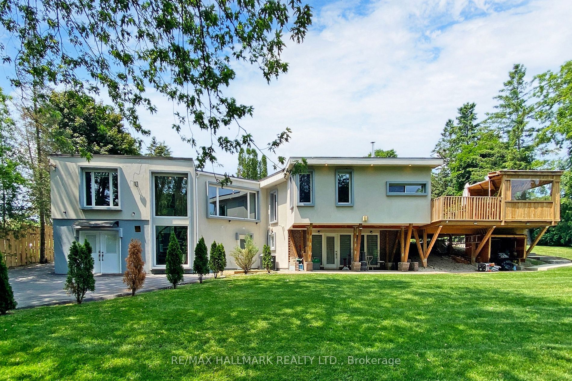 115 Lynwood Cres