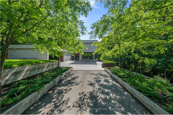 10320 Pine Valley Dr, Vaughan