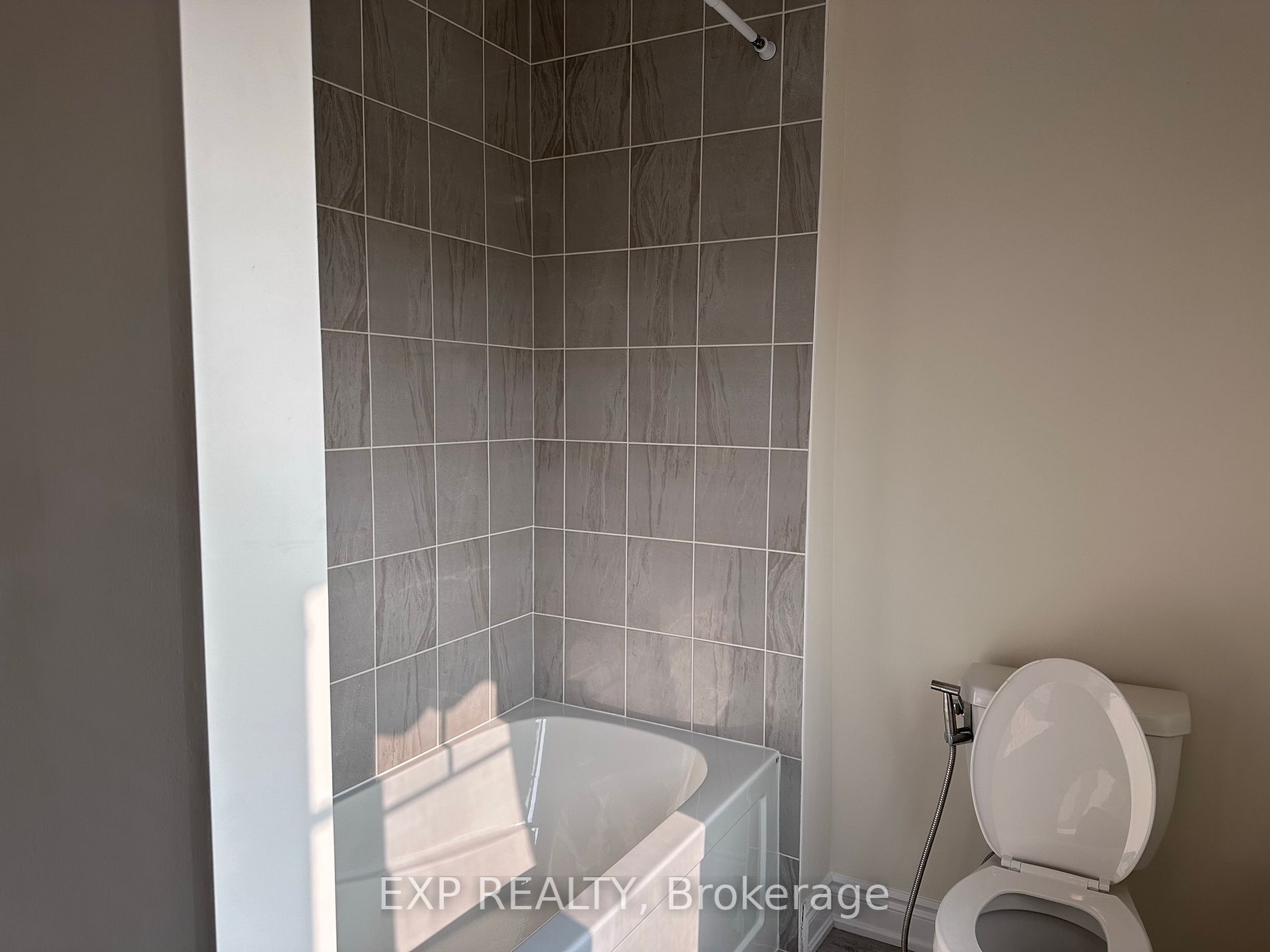 31 Lorne Thomas Place