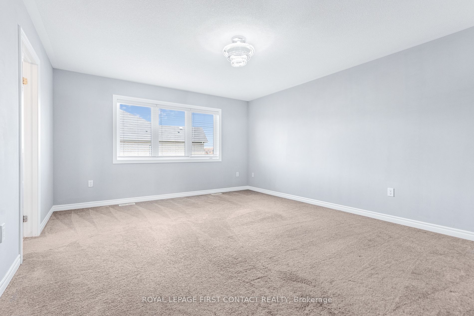 1489 Farrow Cres