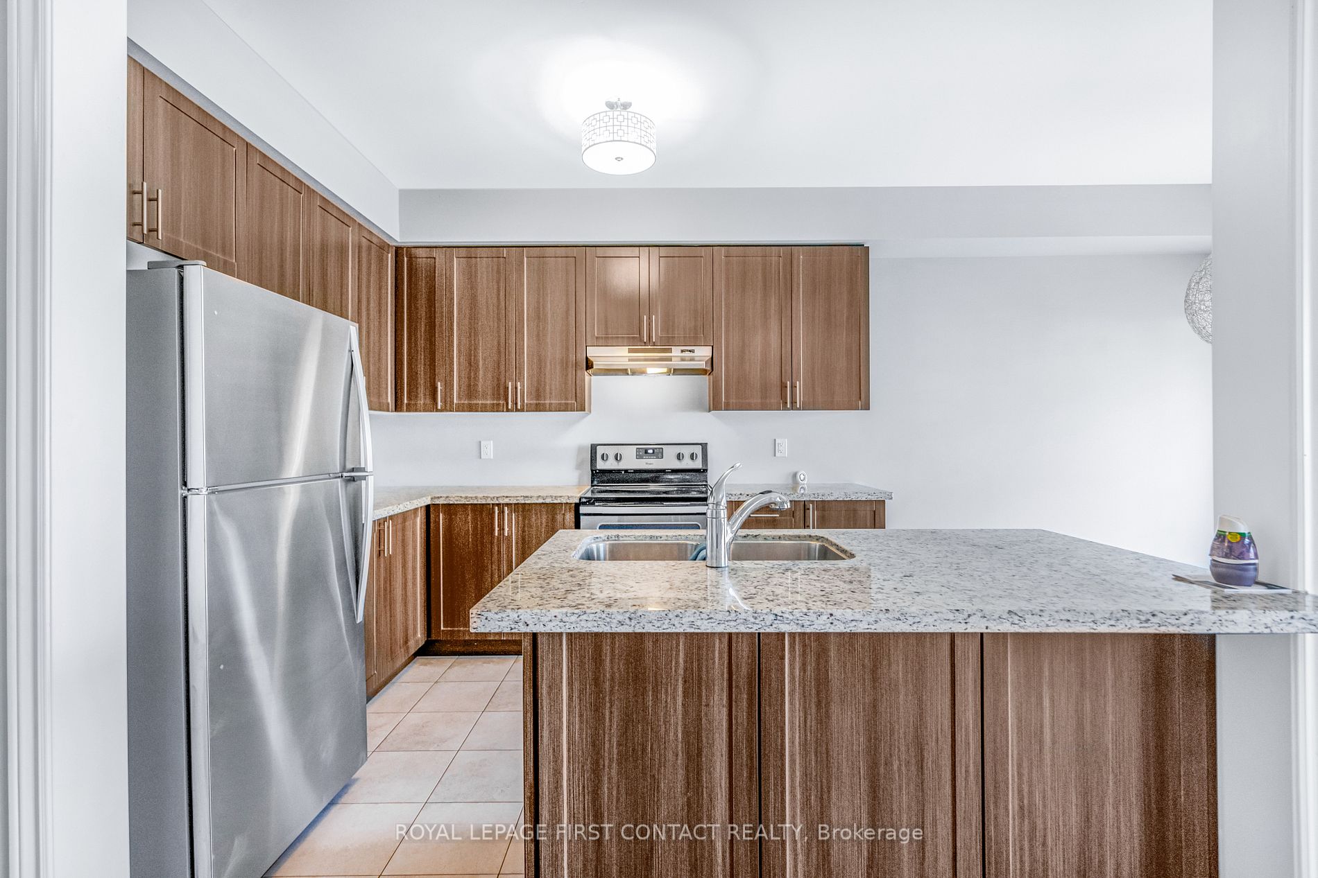 1489 Farrow Cres