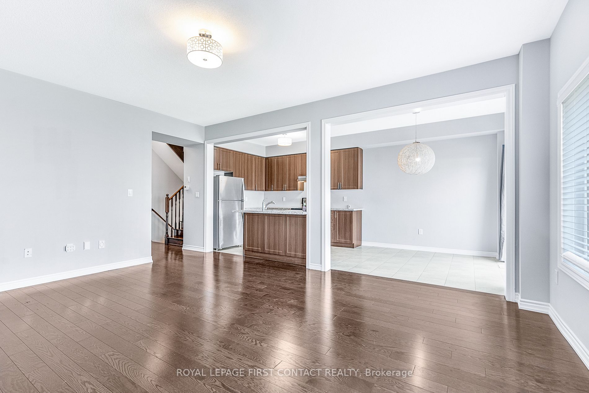 1489 Farrow Cres