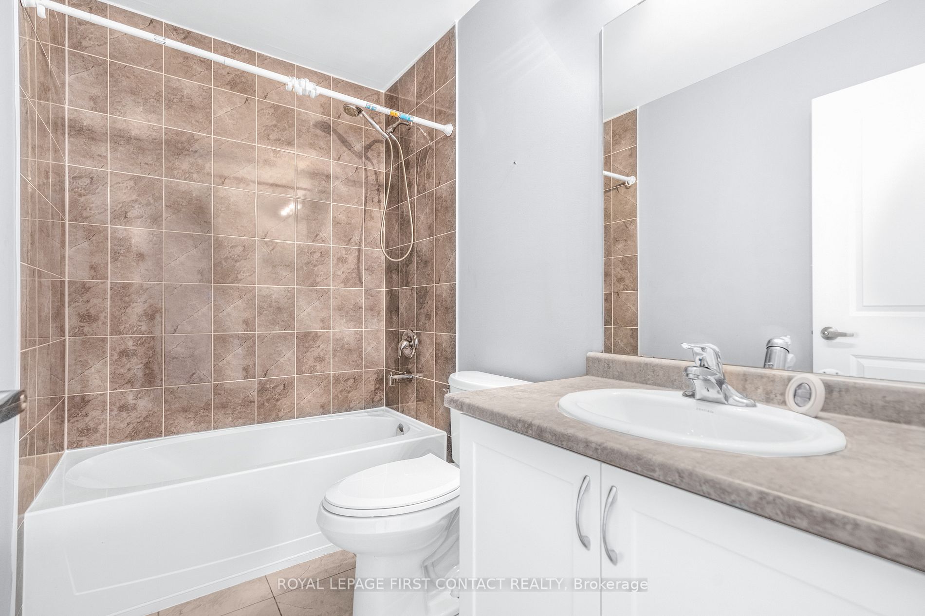 1489 Farrow Cres