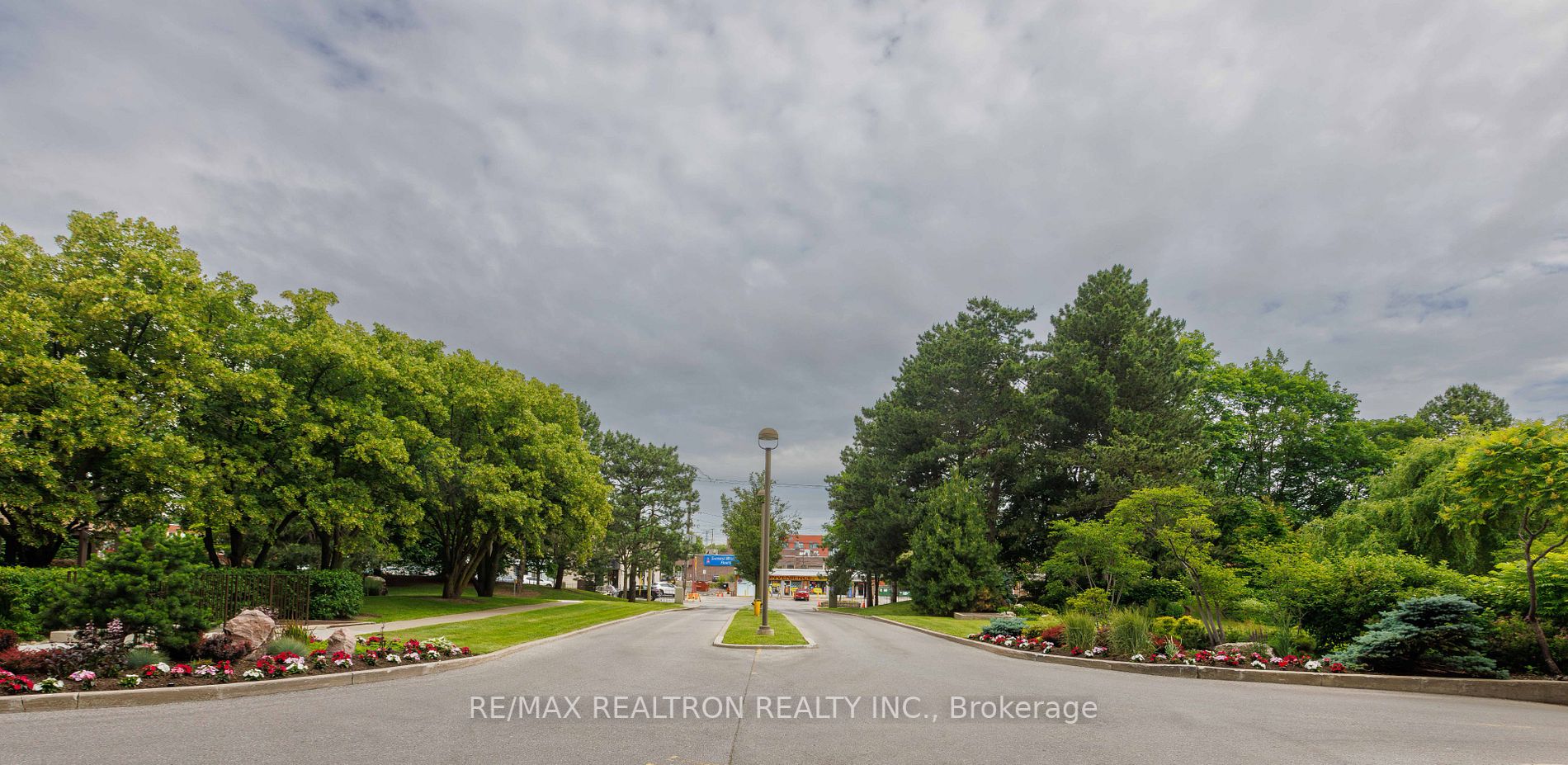 8111 Yonge St, #Ph04