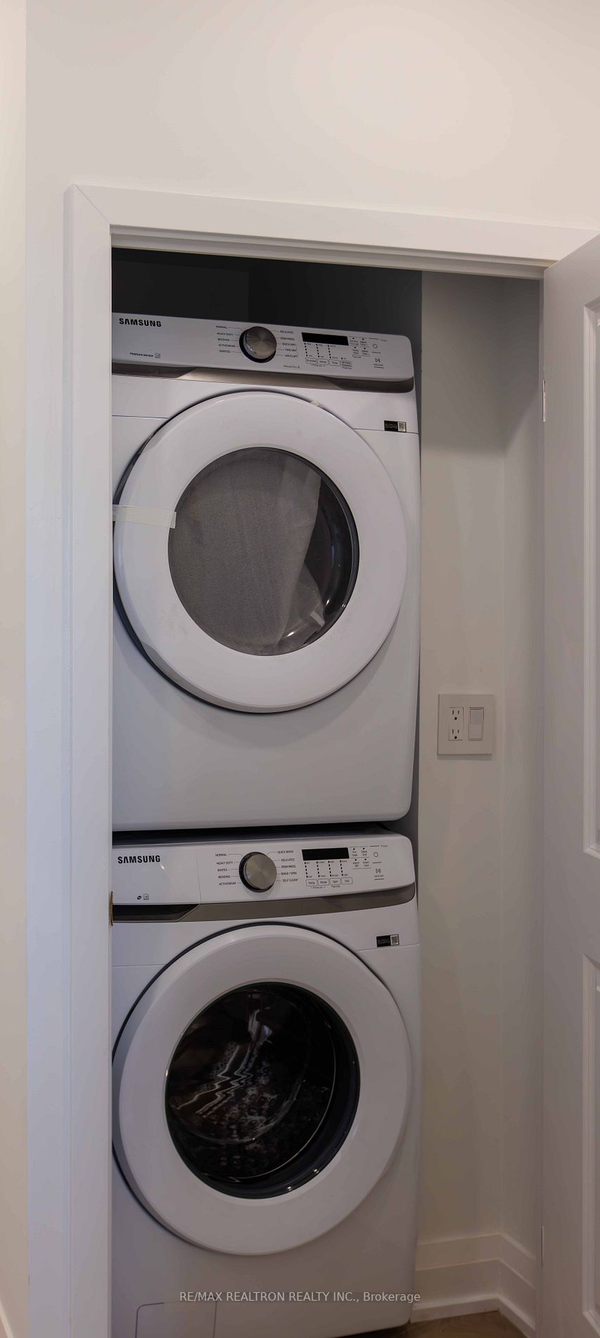 8111 Yonge St, #Ph04