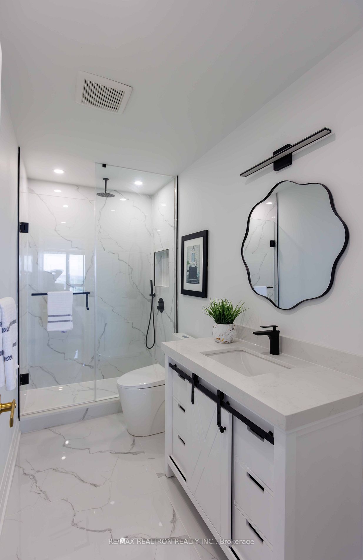 8111 Yonge St, #Ph04