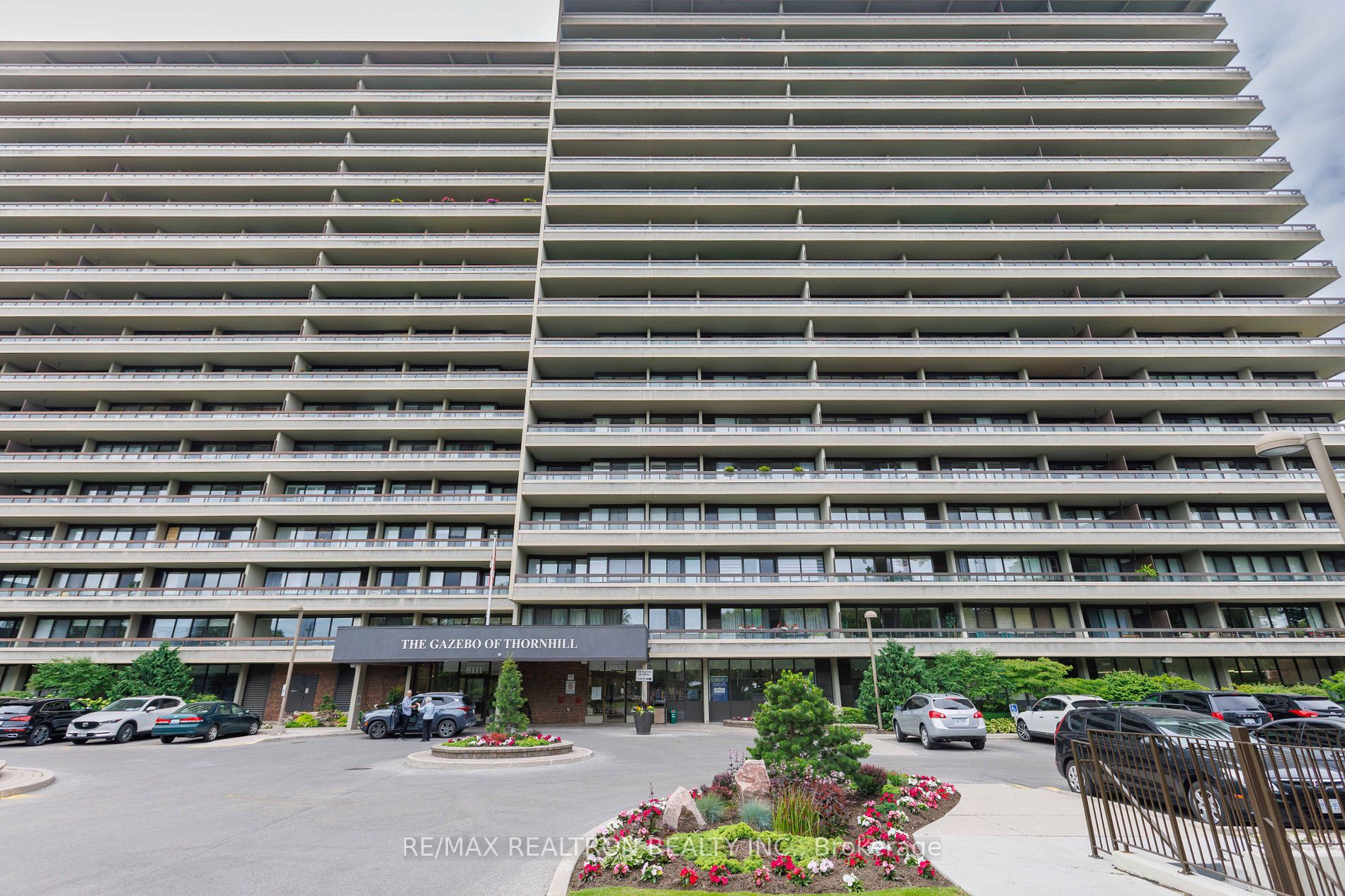 8111 Yonge St, #Ph04