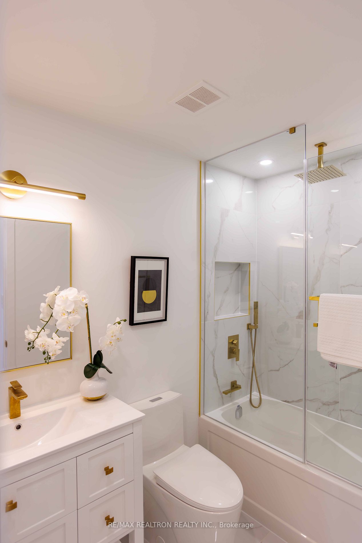 8111 Yonge St, #Ph04