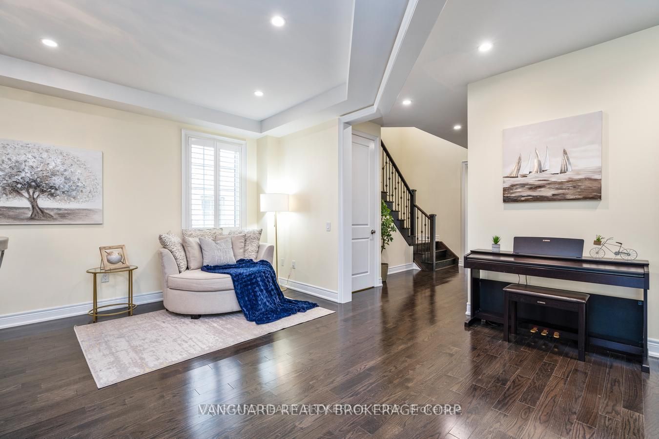 38 Dunrobin Cres