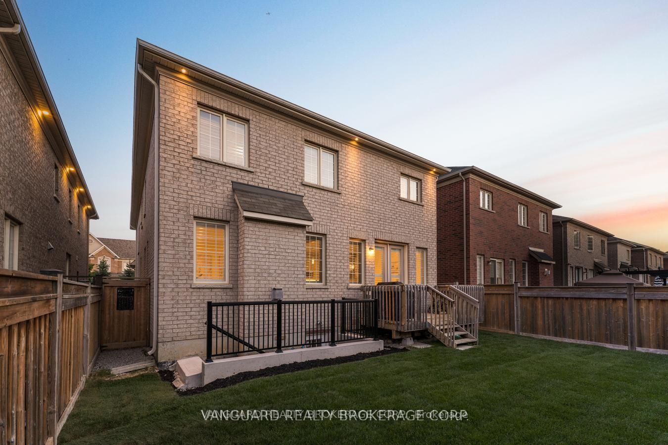 38 Dunrobin Cres