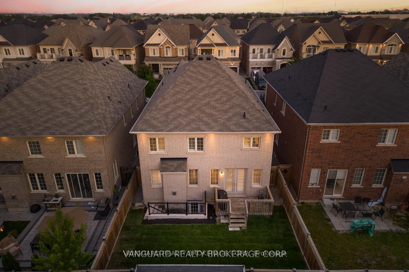 38 Dunrobin Cres