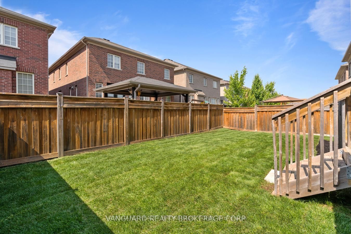 38 Dunrobin Cres
