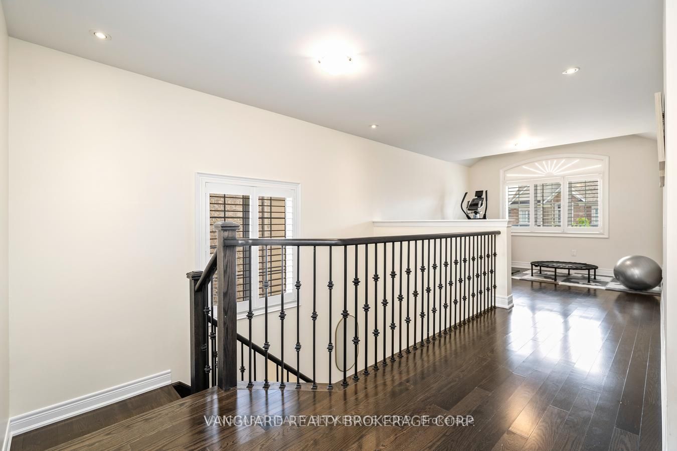 38 Dunrobin Cres