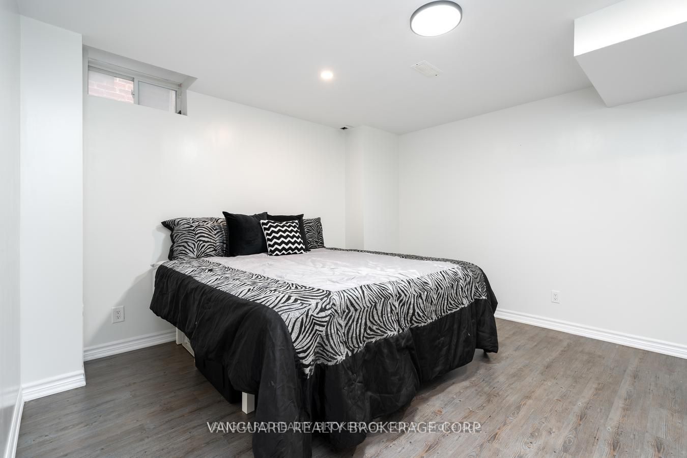38 Dunrobin Cres