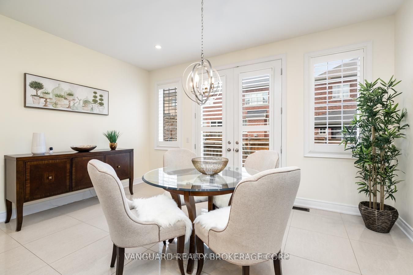 38 Dunrobin Cres