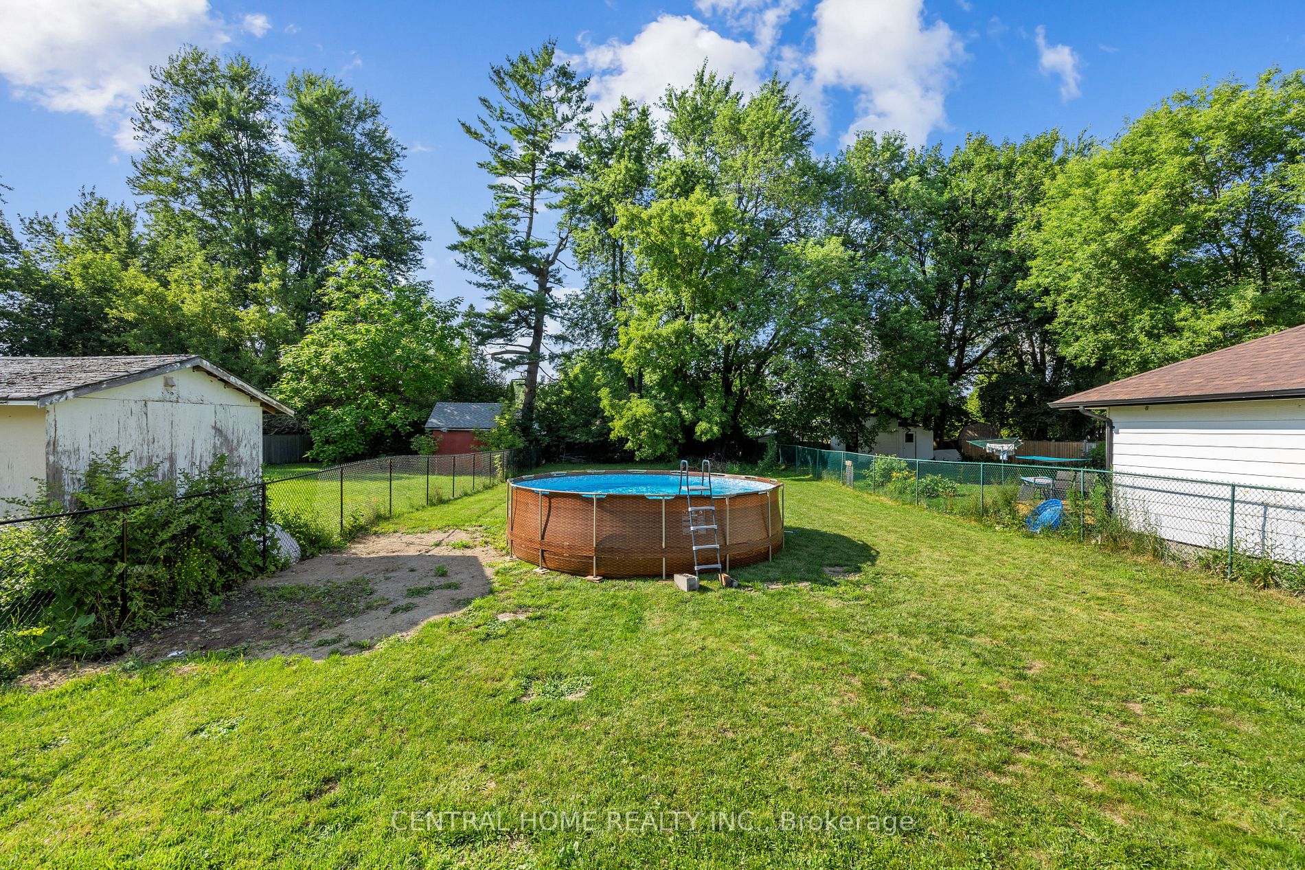 208 Bayview Ave