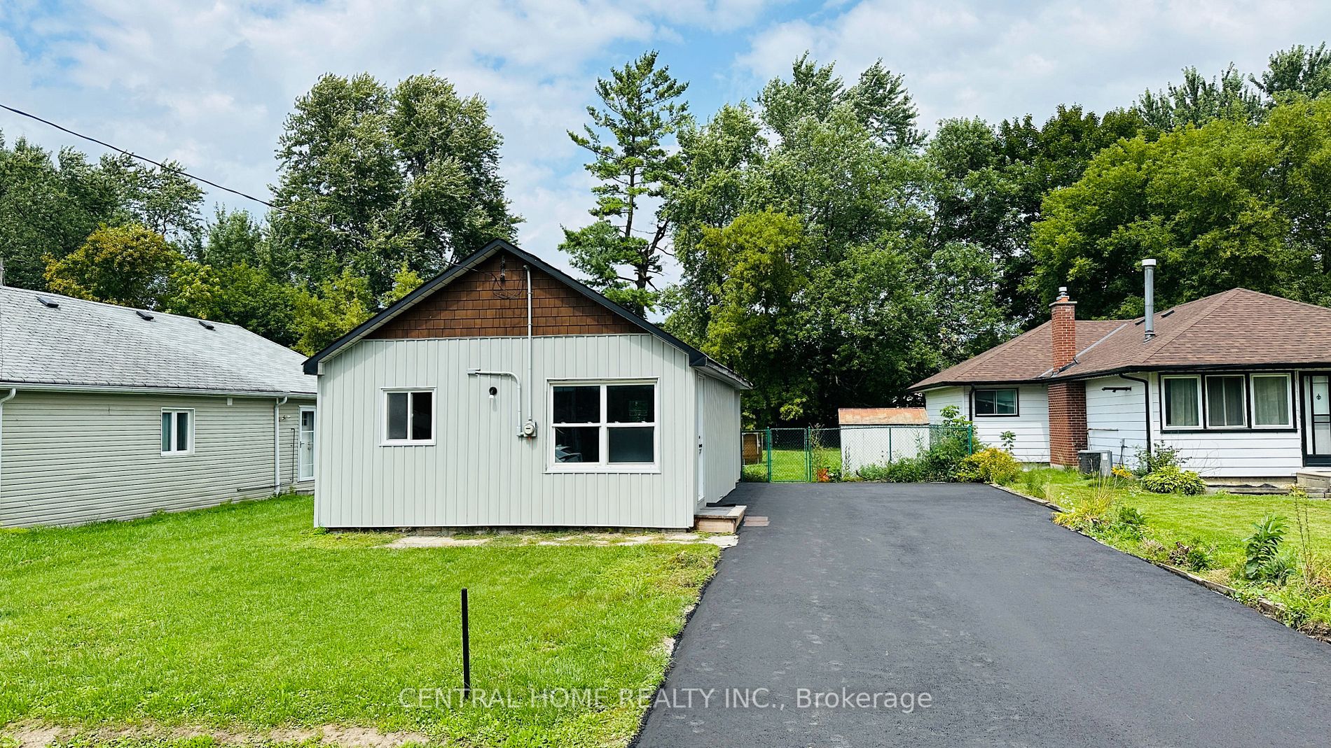 208 Bayview Ave