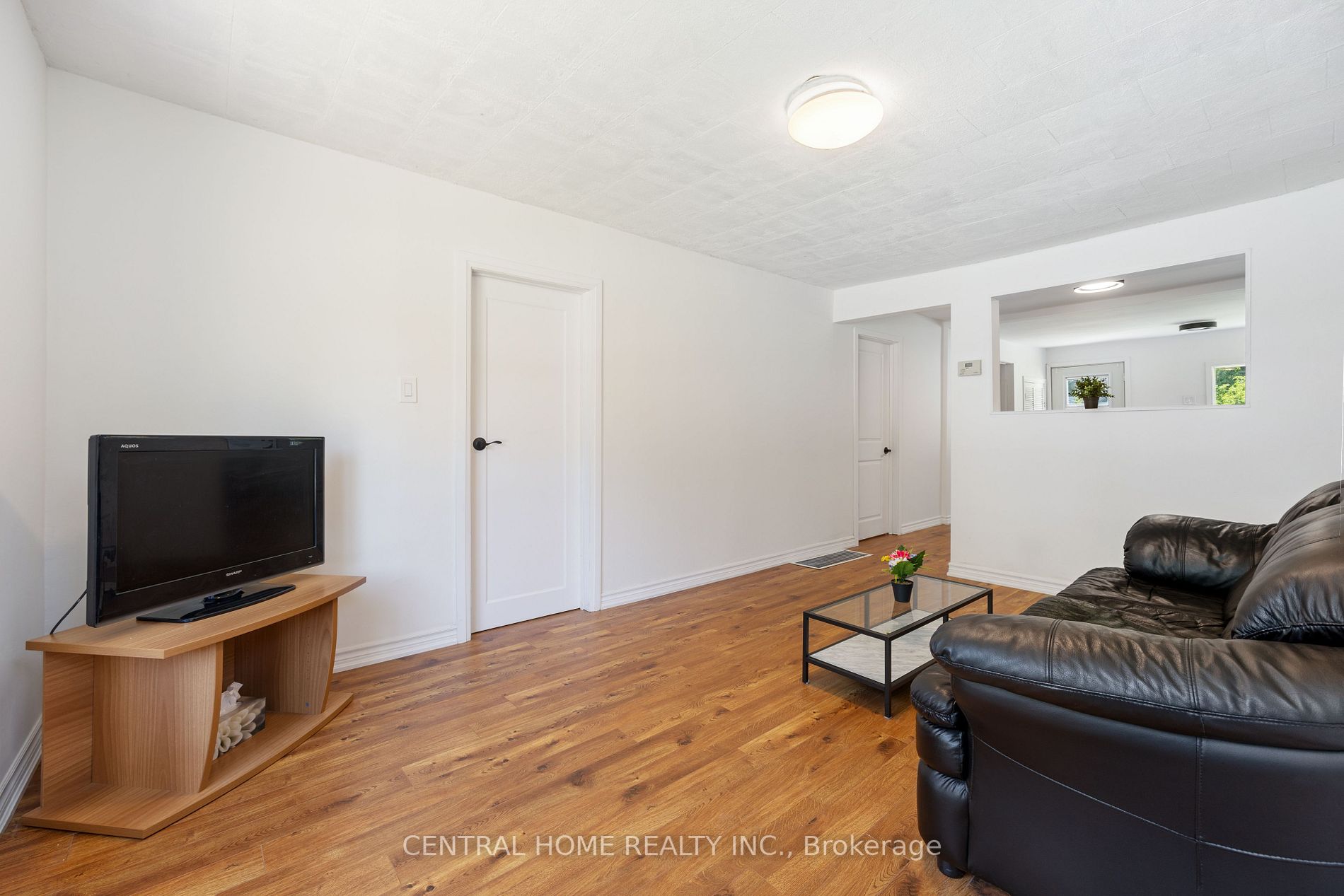 208 Bayview Ave