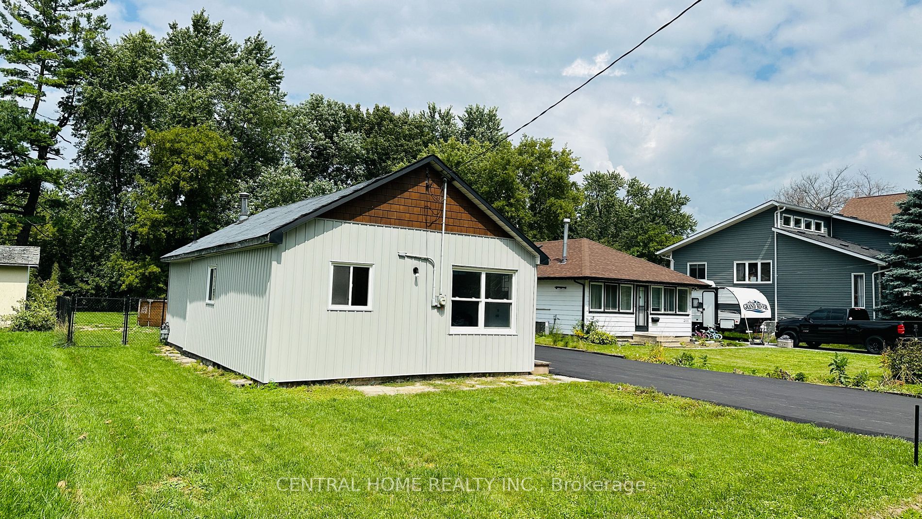 208 Bayview Ave