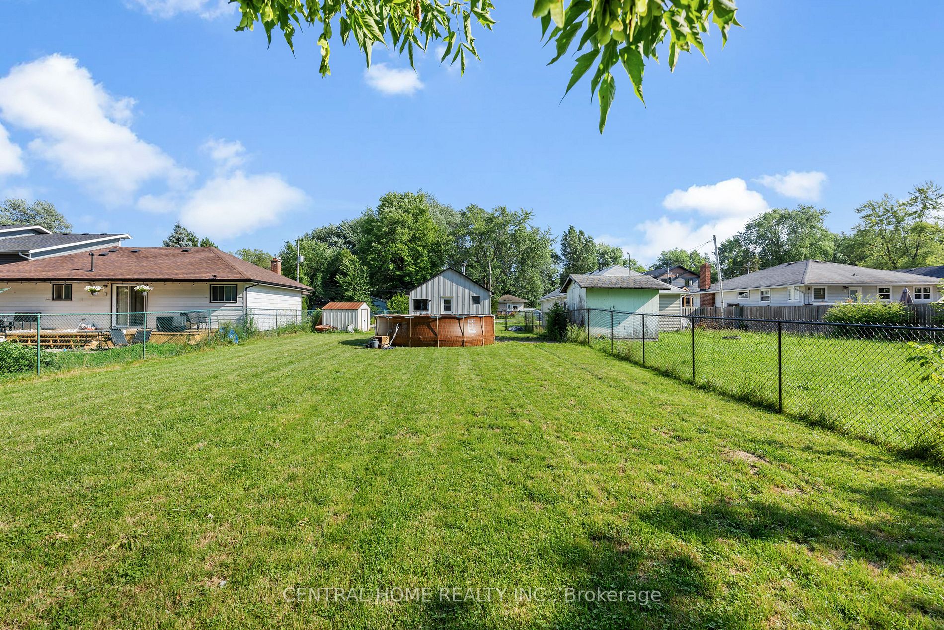 208 Bayview Ave