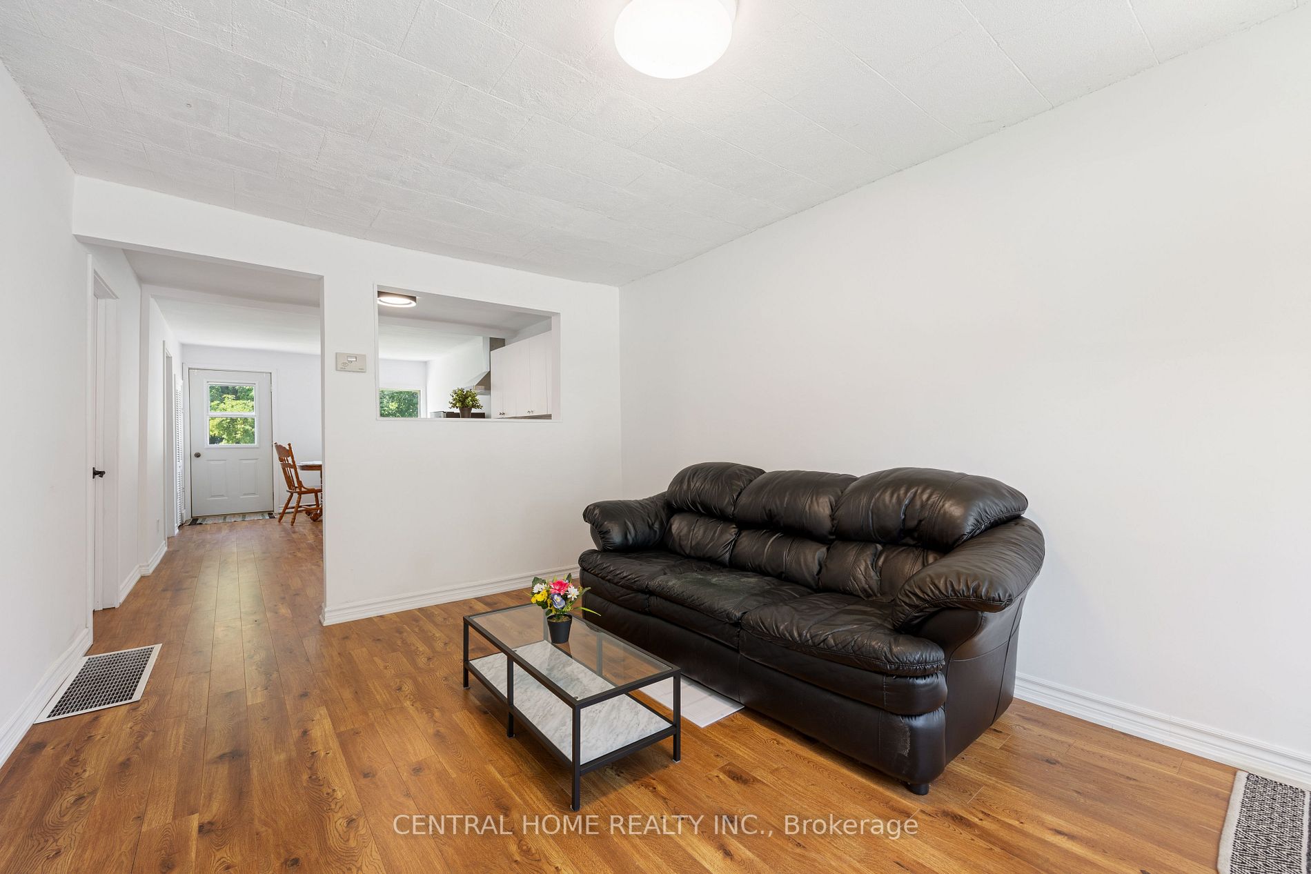208 Bayview Ave