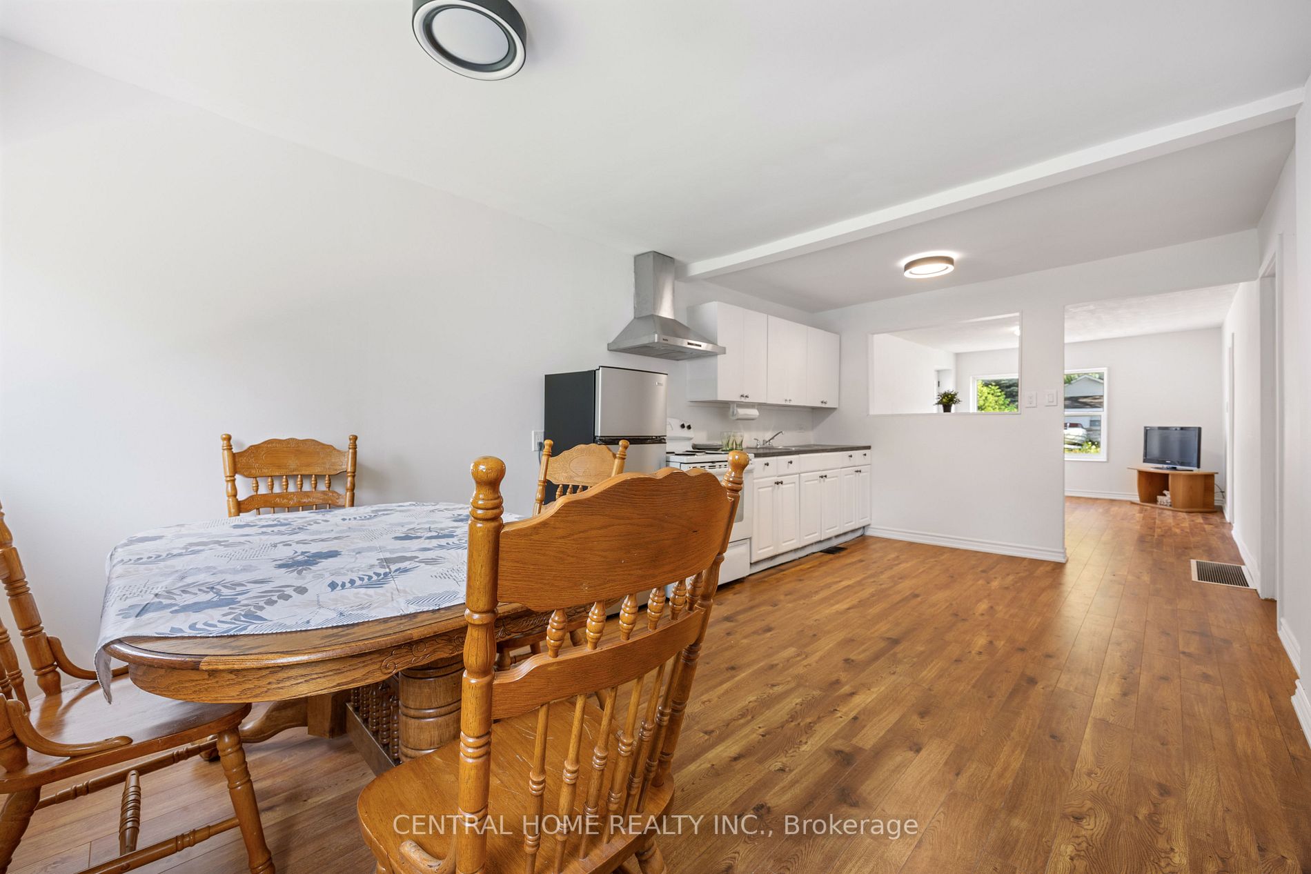208 Bayview Ave